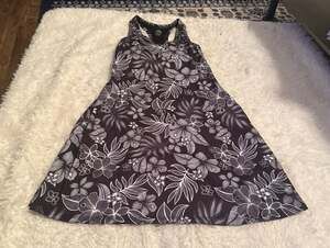 ZeroXposur Women's UPF 50+ Floral Tankini Swim Top Black/White Medium